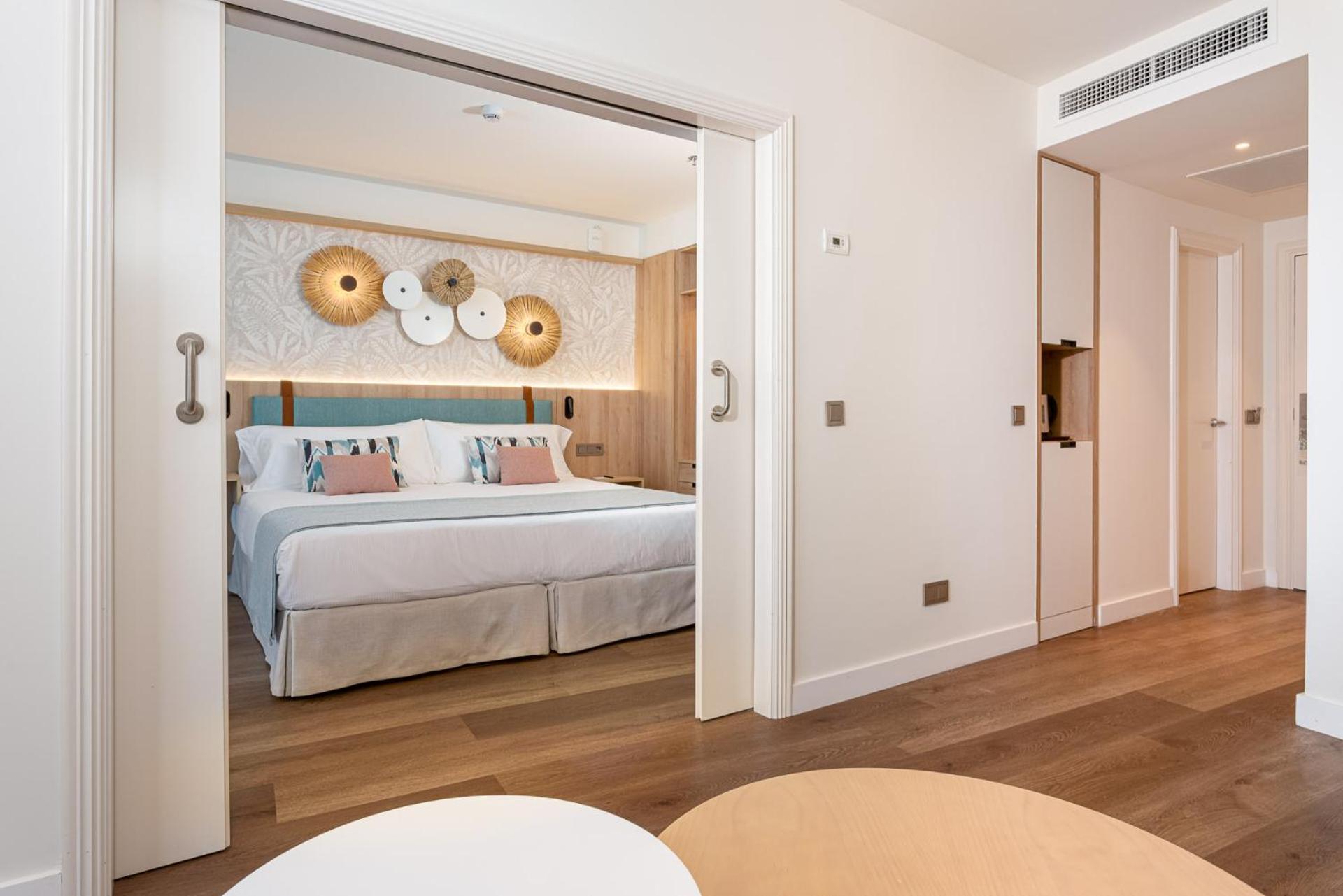 Suite con Vista Piscina (3 Adulti)